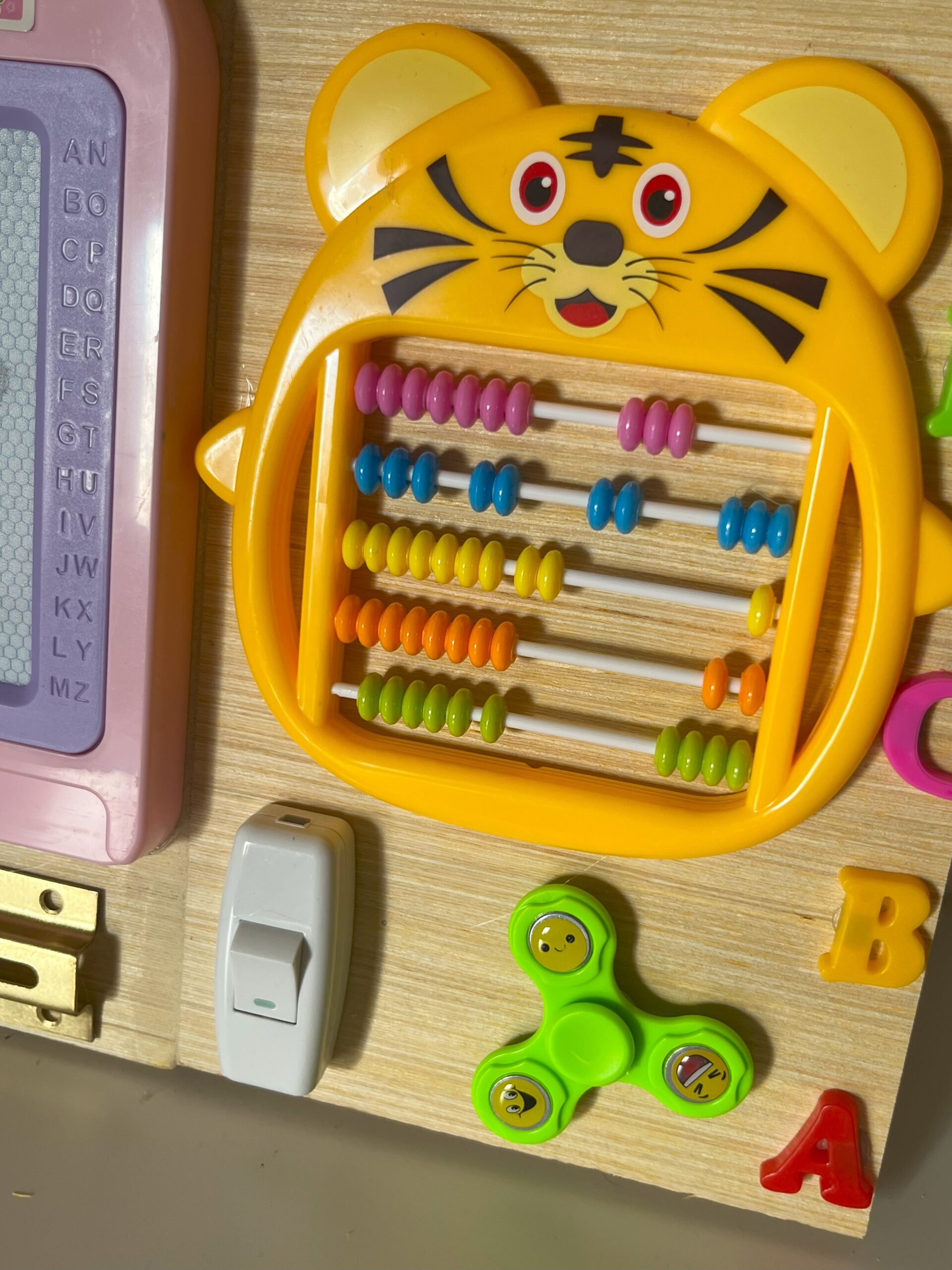 لوحة حسية تعليمية لتنمية مهارات الأطفال - الصورة 4